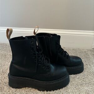 Dr. Martens! In great shape. Slightly worn.